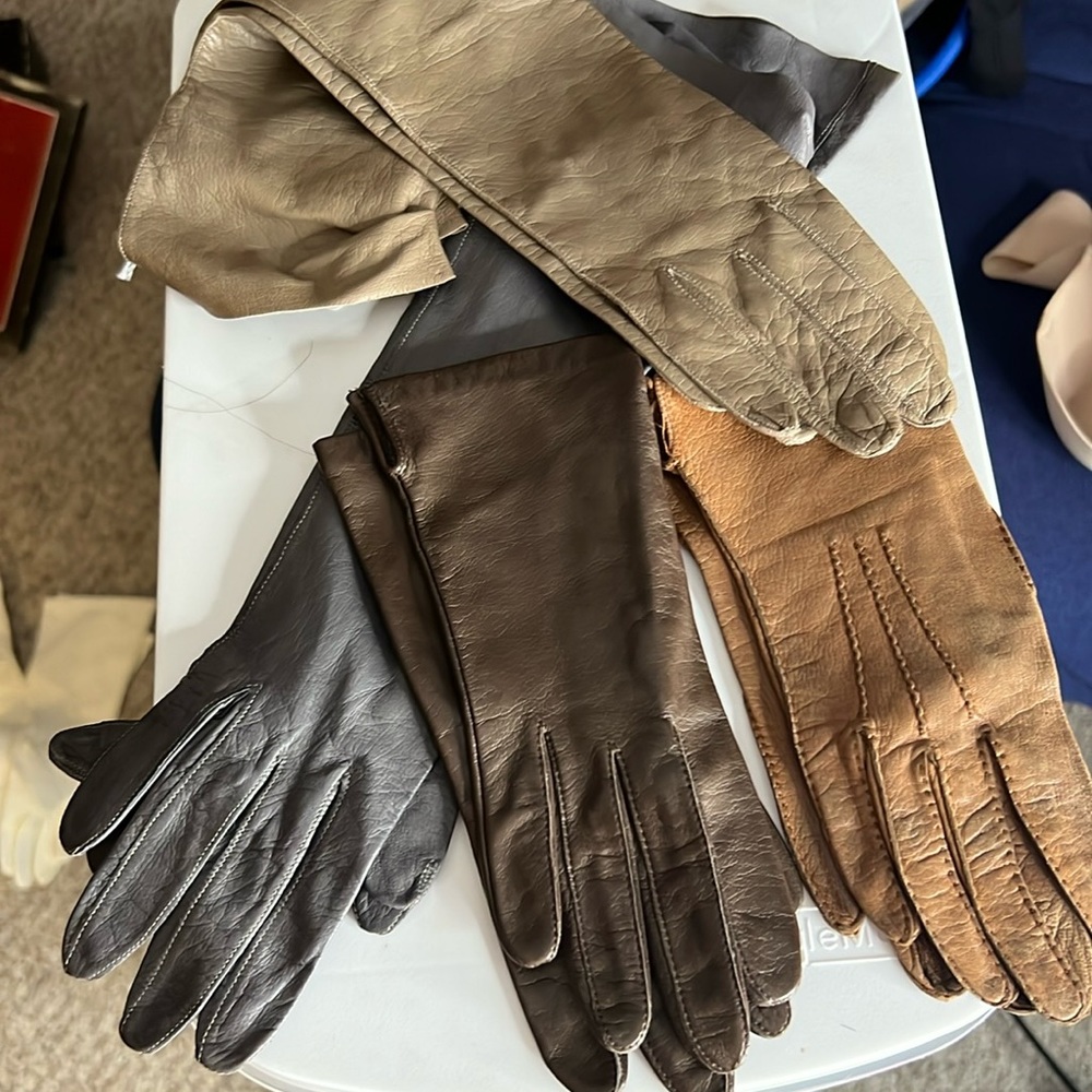 Vintage women’s leather gloves kid skin